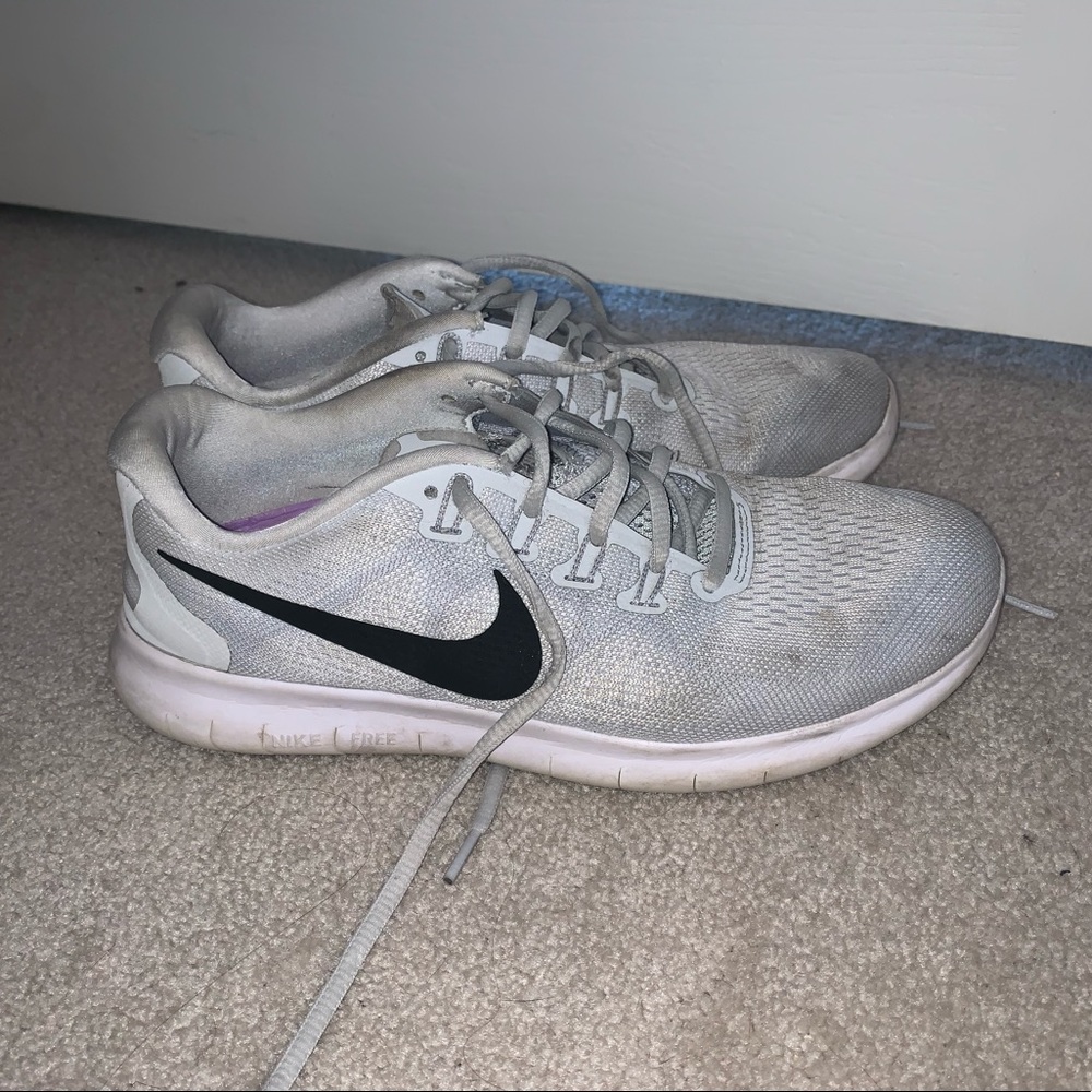 white nike free runs!